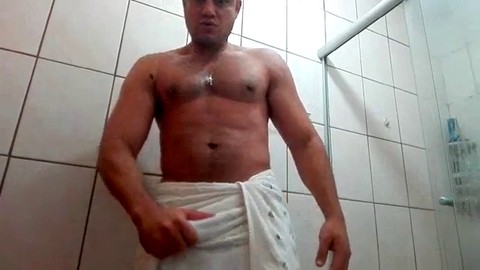 Omosessuale, pipì, doccia