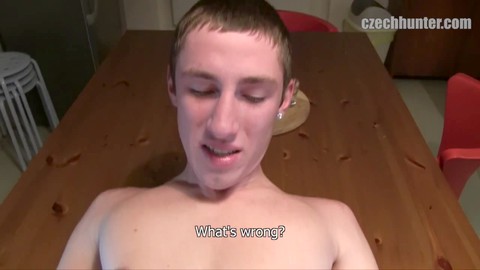 Le chasseur tchèque profite de sa première expérience anale